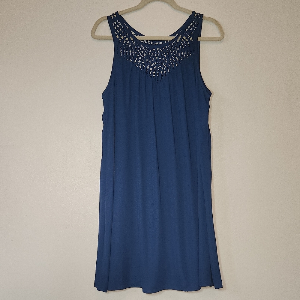 Wrangler Blue Sleeveless Dress Intricate Lace Like Neckline Size M